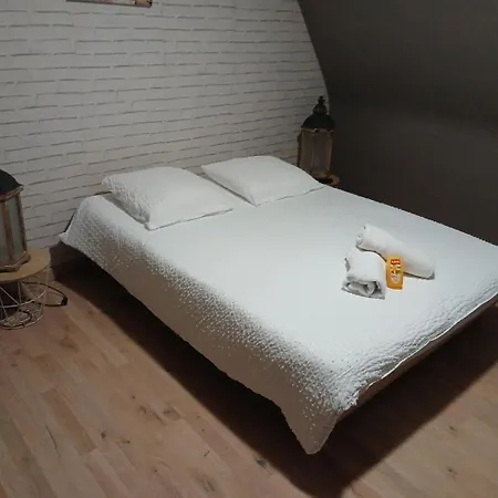 Chez Particuler Proche Du Circuit Homestay *