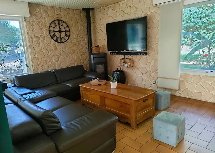 Quarto em Acomodações Particulares Chez Particuler Proche Du Circuit Ruaudin